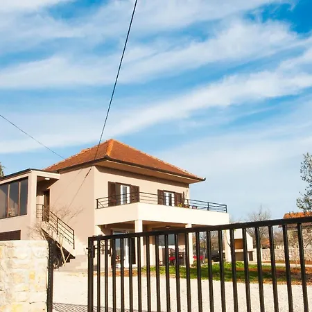 Nar בית הארחה Galovac (Zadar)